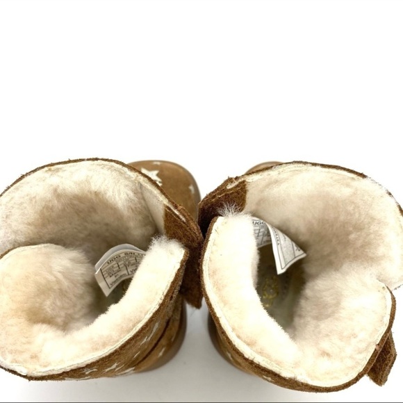 Ugg Unisex-Child Keelan Stars Fashion Fur Boot in Camel Tan - Picture 8 of 12